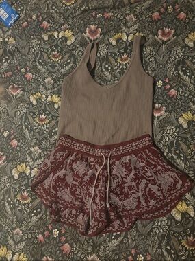 Ribbed Tank Top and Patterned Drawstring Shorts Set - Taupe & Burgundy